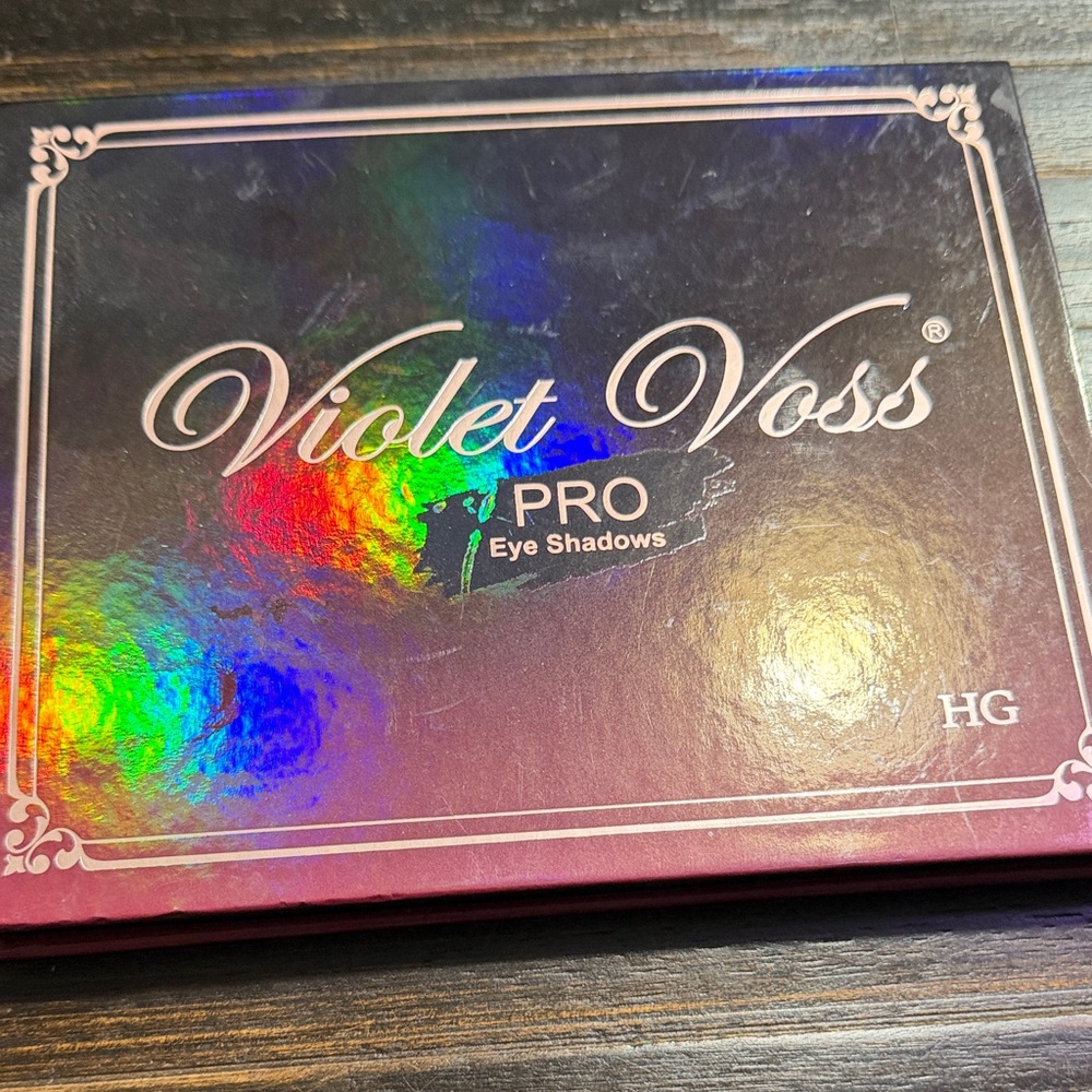 Violet Voss Pro Eye Shadows Palette with Multicolor Shine